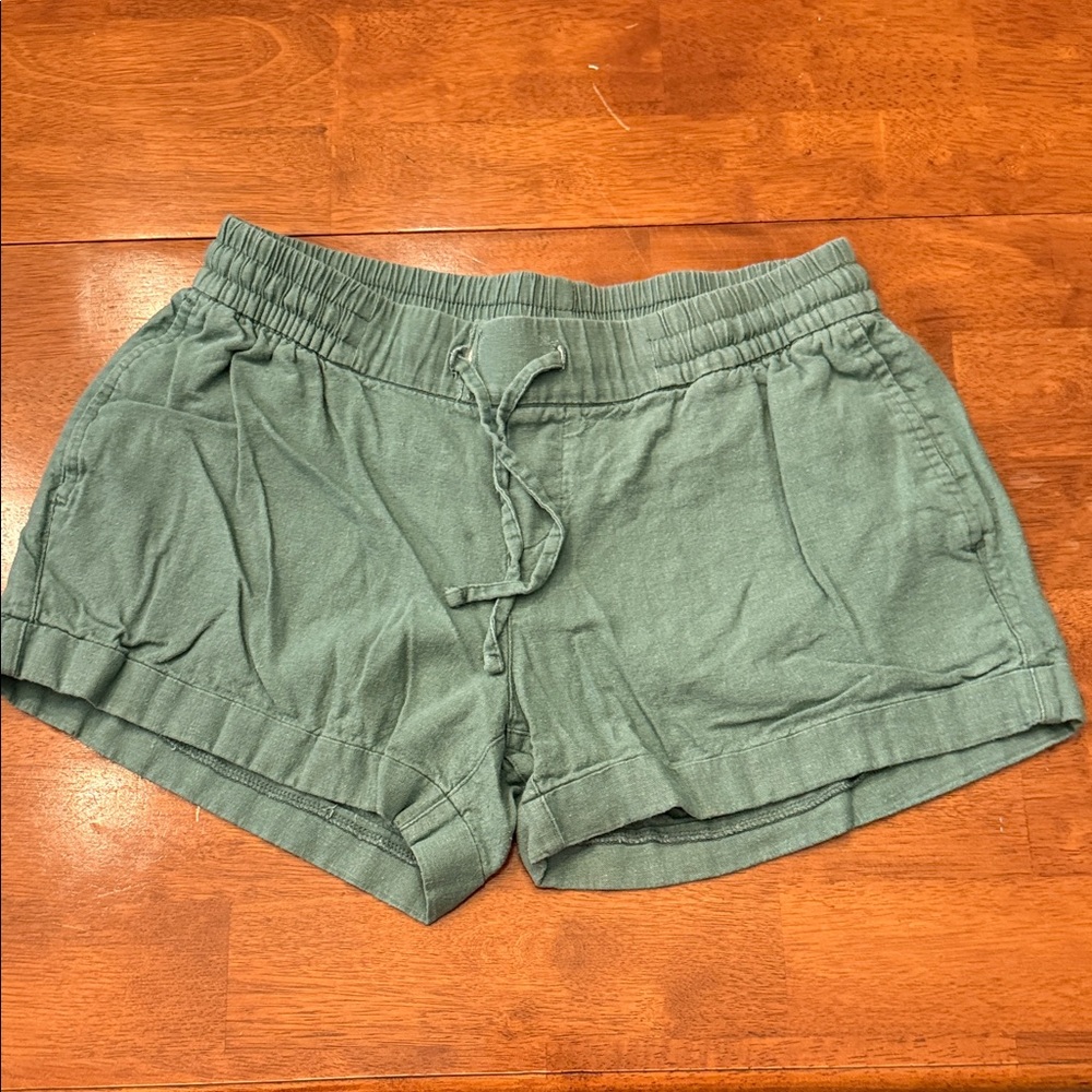 Old Navy Women's Linen Shorts in Olive